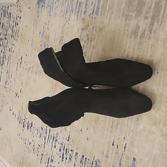 Black Suede Slouchy Ankle Boot, Kitten Heel, Size 7.5, EUC - Picture 2 of 5